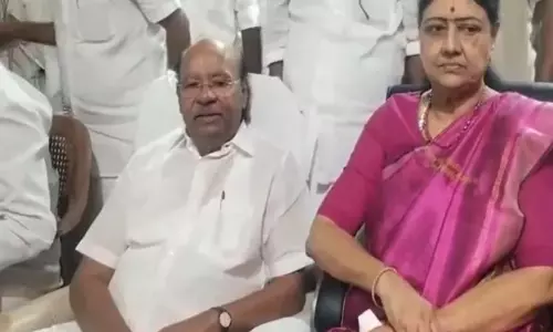 Tamil Nadu: गठबंधन की अटकलों के बीच शशिकला ने एस. रामदास से की मुलाकात