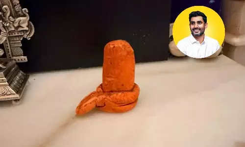 उगादी पूजा कक्ष विवाद पर Nara Lokesh का स्पष्टीकरण, सोशल मीडिया में बहस तेज उगादी पूजा कक्ष विवाद पर Nara Lokesh का स्पष्टीकरण, सोशल मीडिया में बहस तेज