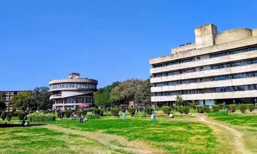 Chandigarh: पंजाब यूनिवर्सिटी कैंपस में अपराध बढ़ा Chandigarh: पंजाब यूनिवर्सिटी कैंपस में अपराध बढ़ा