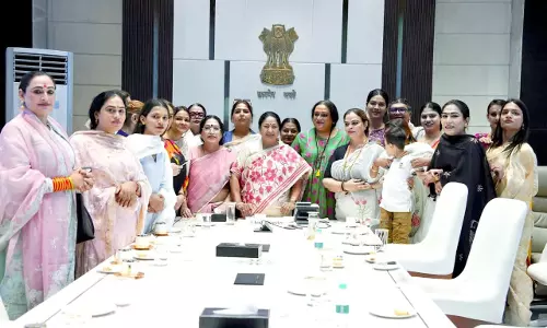 New Delhi: मुख्यमंत्री रेखा गुप्ता ने ट्रांसजेंडर समुदाय से किया संवाद New Delhi: मुख्यमंत्री रेखा गुप्ता ने ट्रांसजेंडर समुदाय से किया संवाद