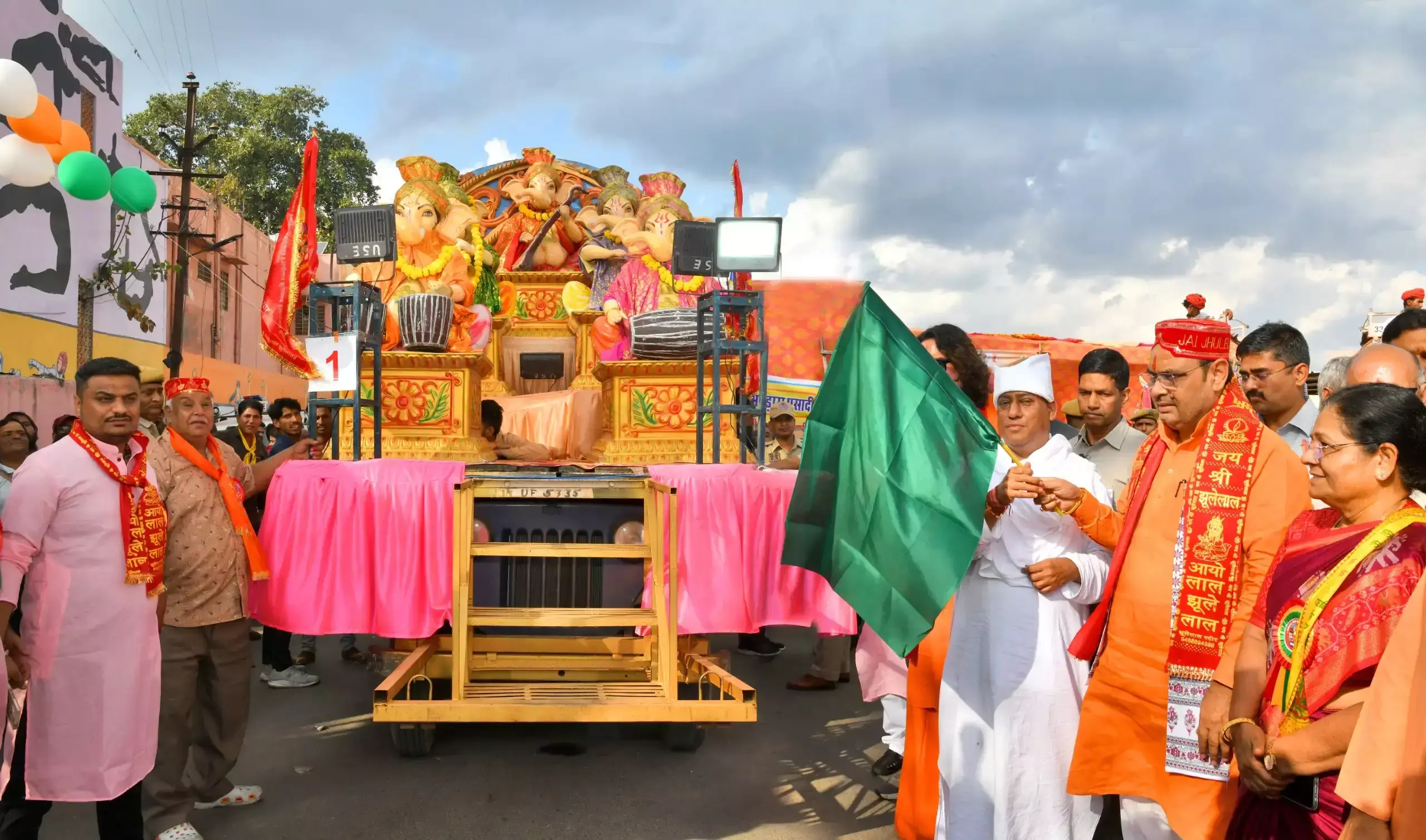 Jaipur: मुख्यमंत्री ने चेटीचंड शोभायात्रा को दिखाई हरी झंडी Jaipur: मुख्यमंत्री ने चेटीचंड शोभायात्रा को दिखाई हरी झंडी