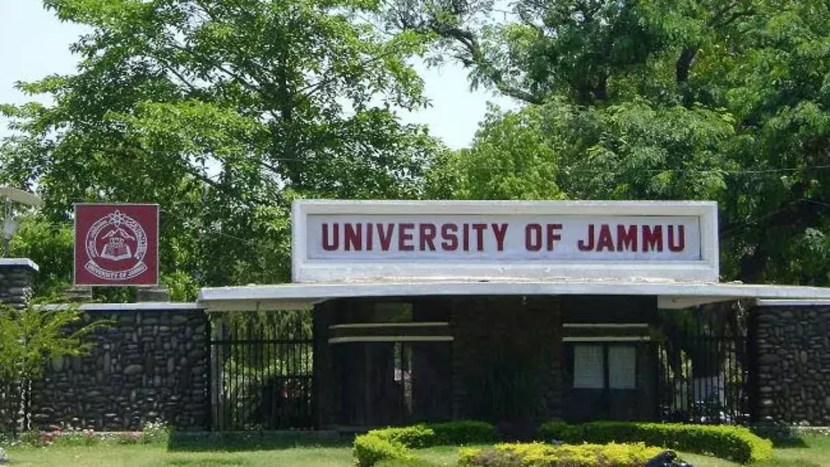 Jammu: जम्मू यूनिवर्सिटी में सिलेबस विवाद, पॉलिटिकल साइंस पर उठे सवाल Jammu: जम्मू यूनिवर्सिटी में सिलेबस विवाद, पॉलिटिकल साइंस पर उठे सवाल