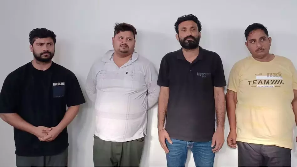 डॉक्टर को किया डिजिटल अरेस्ट, 4 फर्जी पुलिसवाले गिरफ्तार डॉक्टर को किया डिजिटल अरेस्ट, 4 फर्जी पुलिसवाले गिरफ्तार