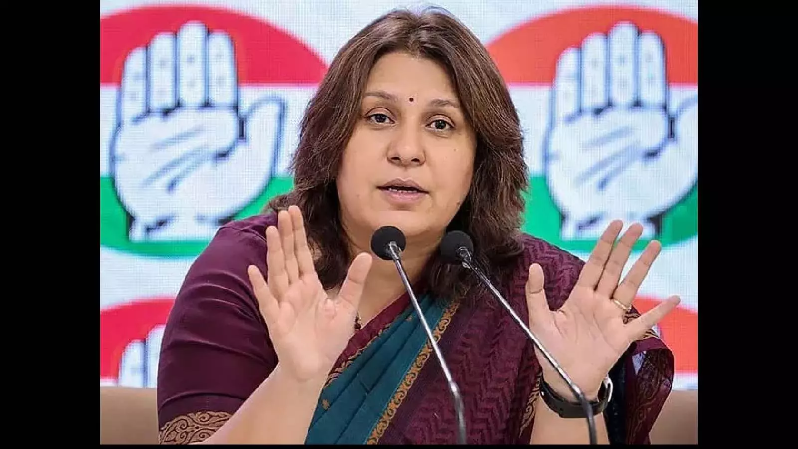 कांग्रेस ने ऑनलाइन प्लेटफॉर्म्स पर ‘सख्ती’ को लेकर केंद्र पर साधा निशाना कांग्रेस ने ऑनलाइन प्लेटफॉर्म्स पर ‘सख्ती’ को लेकर केंद्र पर साधा निशाना