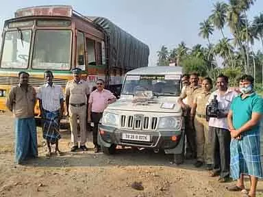 Tamil Nadu : फ्लाइंग स्क्वॉड की छापेमारी में 27 लाख रुपये ज़ब्त Tamil Nadu : फ्लाइंग स्क्वॉड की छापेमारी में 27 लाख रुपये ज़ब्त