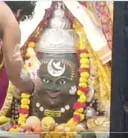 नवरात्र के दूसरा दिन बाबा महाकाल की दिव्य भस्म आरती, उमड़ा भक्तों का जनसैलाब नवरात्र के दूसरा दिन बाबा महाकाल की दिव्य भस्म आरती, उमड़ा भक्तों का जनसैलाब