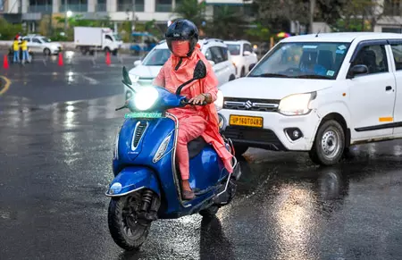 दिल्ली-एनसीआर: बरसात का दौरा जारी, तापमान में आई गिरावट, एक्यूआई भी ग्रीन और येलो जोन में पहुंचा दिल्ली-एनसीआर: बरसात का दौरा जारी, तापमान में आई गिरावट, एक्यूआई भी ग्रीन और येलो जोन में पहुंचा