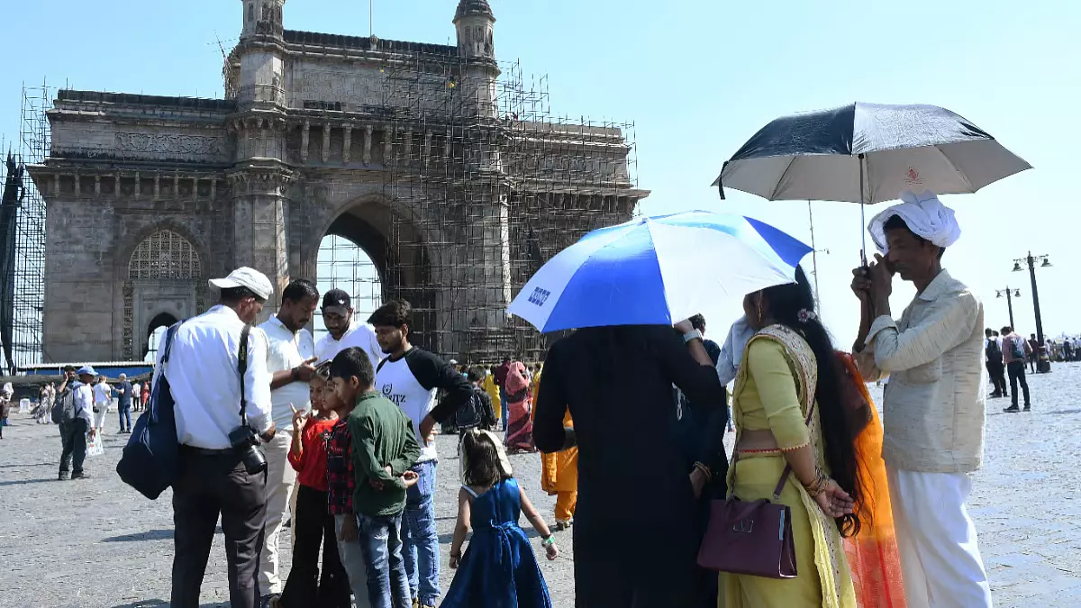 Maharashtra : लू के बाद मुंबई का तापमान 10°C गिरा, गर्मी से मिली कुछ राहत Maharashtra : लू के बाद मुंबई का तापमान 10°C गिरा, गर्मी से मिली कुछ राहत