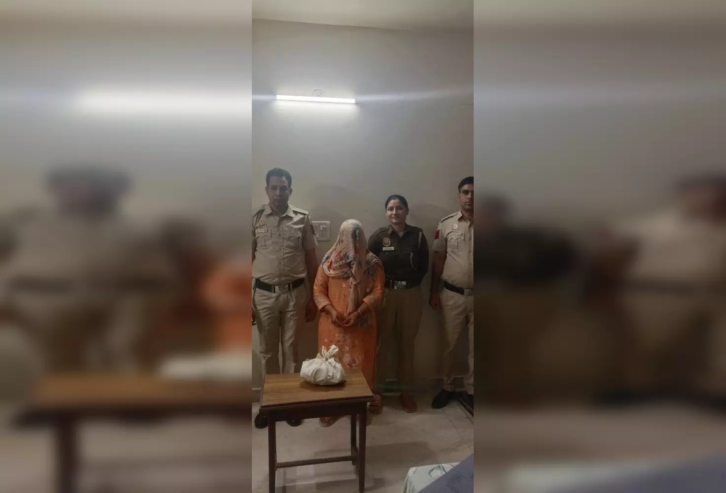 मेट्रो स्टेशन पर बैग चोरी करने वाली महिला गिरफ्तार, पैसे और दस्तावेज बरामद मेट्रो स्टेशन पर बैग चोरी करने वाली महिला गिरफ्तार, पैसे और दस्तावेज बरामद