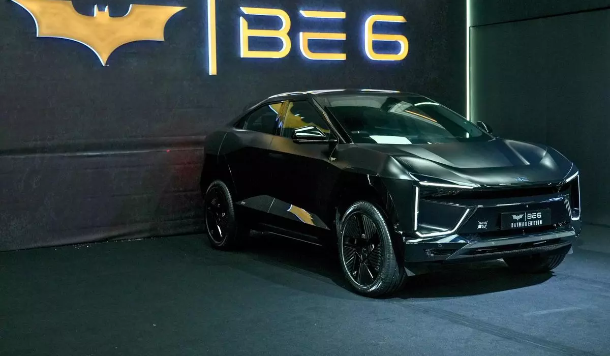 New Delhi: Batman Edition पर बवाल से बदला रुख, विवादित एडिशन पर कंपनी का यू-टर्न New Delhi: Batman Edition पर बवाल से बदला रुख, विवादित एडिशन पर कंपनी का यू-टर्न