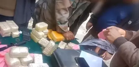 भारत-म्यांमार सीमा पर 23.72 करोड़ की मेथामफेटामाइन गोलियां जब्त, एक वाहन बरामद भारत-म्यांमार सीमा पर 23.72 करोड़ की मेथामफेटामाइन गोलियां जब्त, एक वाहन बरामद