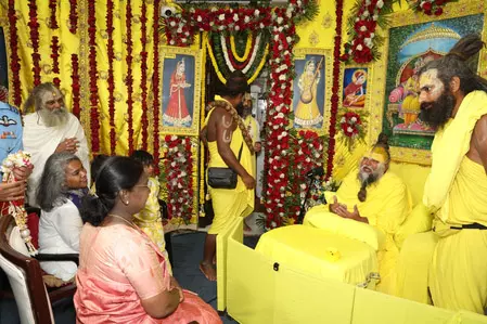 राष्ट्रपति द्रौपदी मुर्मु ने वृंदावन में संत प्रेमानंद महाराज से की भेंट, अध्यात्म और जनकल्याण पर हुई चर्चा राष्ट्रपति द्रौपदी मुर्मु ने वृंदावन में संत प्रेमानंद महाराज से की भेंट, अध्यात्म और जनकल्याण पर हुई चर्चा