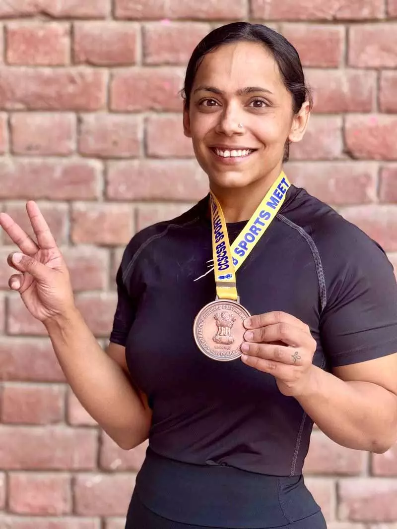 Powerlifter Rajneet Kaur ने अखिल भारतीय सिविल सेवा टूर्नामेंट में कांस्य पदक जीता Powerlifter Rajneet Kaur ने अखिल भारतीय सिविल सेवा टूर्नामेंट में कांस्य पदक जीता
