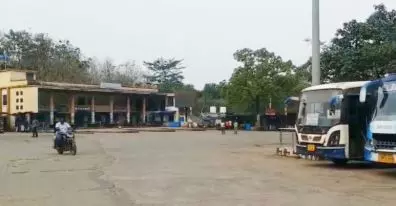 Odisha : 34 आदिवासियों की गिरफ़्तारी को लेकर मयूरभंज बंद से जनजीवन अस्त-व्यस्त Odisha : 34 आदिवासियों की गिरफ़्तारी को लेकर मयूरभंज बंद से जनजीवन अस्त-व्यस्त