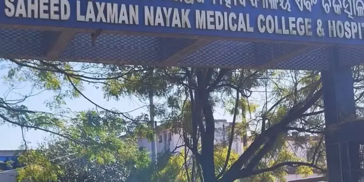 SLNMCH की नई इमारत बंद रहने से मरीज़ों को हो रही परेशानी SLNMCH की नई इमारत बंद रहने से मरीज़ों को हो रही परेशानी
