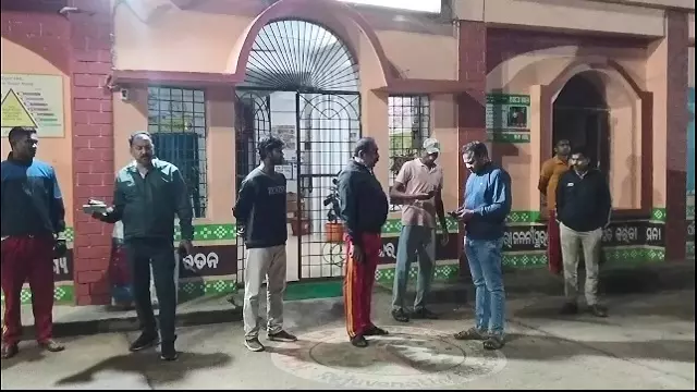 Koraput में पेड़ से टकराई कार, दो लोगों की मौत Koraput में पेड़ से टकराई कार, दो लोगों की मौत