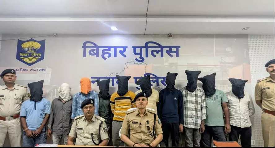 साइबर फ्रॉड: 10 गिरफ्तार, ऐसे लोगों को लुभाते, VIDEO साइबर फ्रॉड: 10 गिरफ्तार, ऐसे लोगों को लुभाते, VIDEO