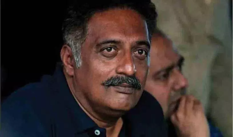 प्रकाश राज ने Dhurandhar 2 की तारीफ़ करने वाले साउथ के सितारों पर साधा निशाना, इसे कर्ज़ चुकाने का संकेत बताया प्रकाश राज ने Dhurandhar 2 की तारीफ़ करने वाले साउथ के सितारों पर साधा निशाना, इसे कर्ज़ चुकाने का संकेत बताया