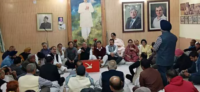 जन-विरोधी नीतियों के कारण जम्मू में BJP की पकड़ कमज़ोर पड़ रही है: NC जन-विरोधी नीतियों के कारण जम्मू में BJP की पकड़ कमज़ोर पड़ रही है: NC