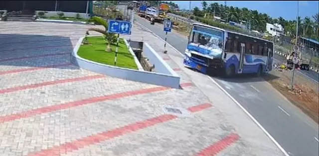 तमिलनाडु: सेलम में TNSTC बस की टेम्पो और दोपहिया वाहन से टक्कर; 8 की मौत तमिलनाडु: सेलम में TNSTC बस की टेम्पो और दोपहिया वाहन से टक्कर; 8 की मौत