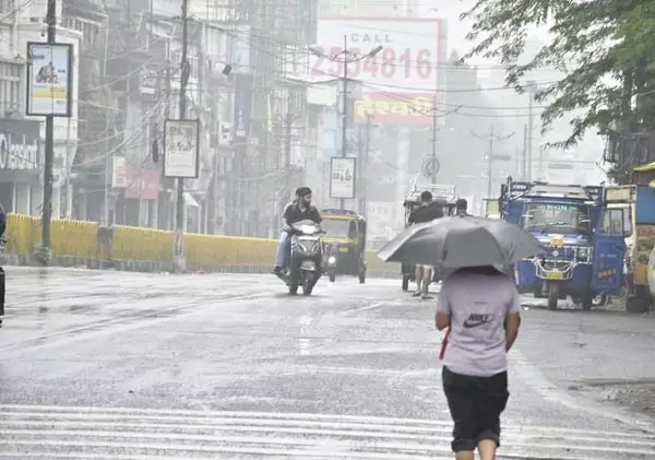 Bhopal: एमपी में मौसम का मिजाज बदला, कई जगह बारिश-ओले Bhopal: एमपी में मौसम का मिजाज बदला, कई जगह बारिश-ओले