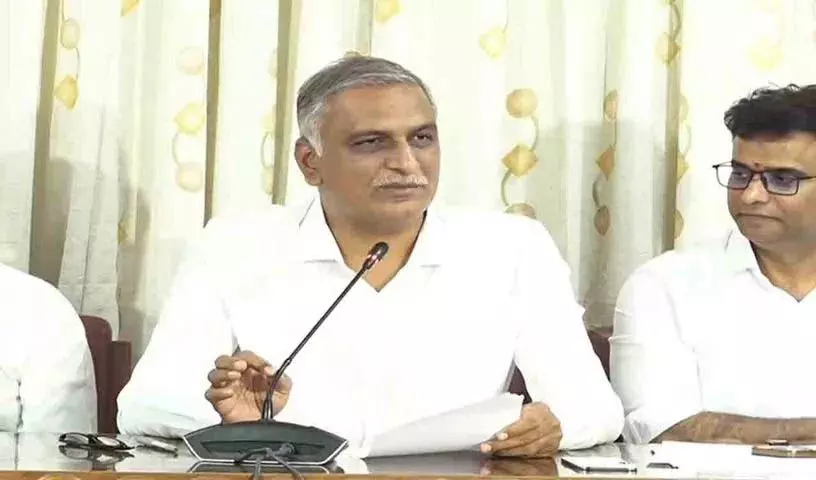 CM रेवंत रेड्डी को ज़मीन पर नाक रगड़कर माफ़ी माँगनी चाहिए: हरीश राव CM रेवंत रेड्डी को ज़मीन पर नाक रगड़कर माफ़ी माँगनी चाहिए: हरीश राव