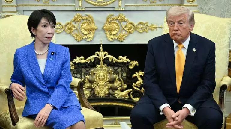 Japan के प्रधानमंत्री डोनाल्ड ट्रंप के बगल में इतने असहज क्यों लग रहे थे? Japan के प्रधानमंत्री डोनाल्ड ट्रंप के बगल में इतने असहज क्यों लग रहे थे?