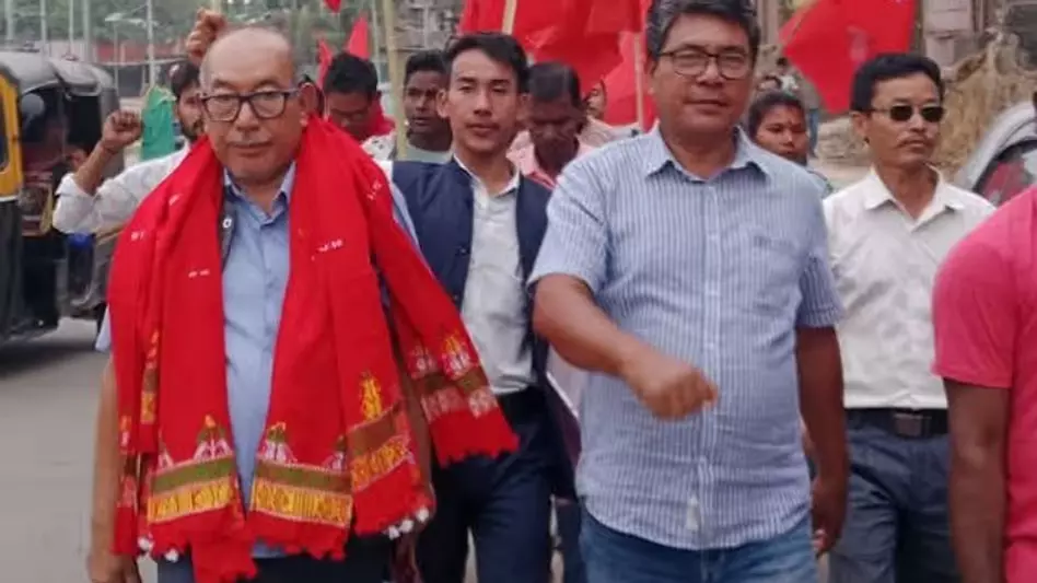 होवराघाट (ST) सीट से Robi Kumar Phangcho ने भरा नामांकन, चुनावी मुकाबला तेज होवराघाट (ST) सीट से Robi Kumar Phangcho ने भरा नामांकन, चुनावी मुकाबला तेज