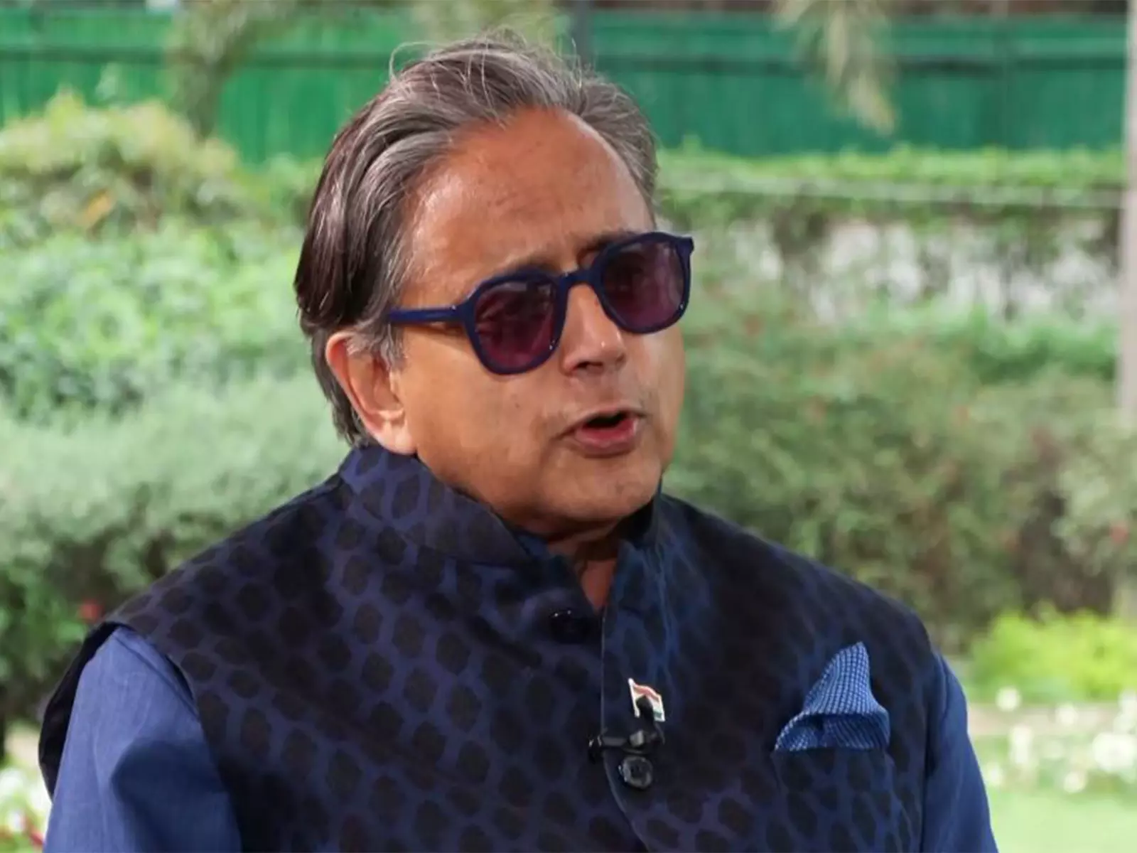 थरूर ने LDF पर निशाना साधा, CM चेहरे की अटकलों से किया इनकार थरूर ने LDF पर निशाना साधा, CM चेहरे की अटकलों से किया इनकार