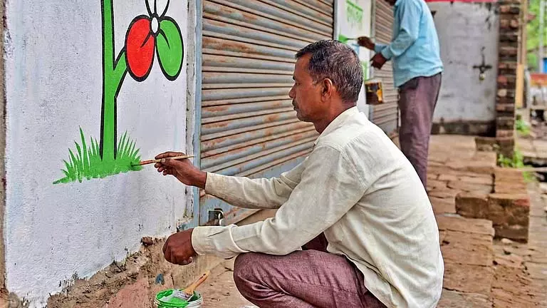 voting market में दीवारों पर लिखने से कलाकारों को फ़ायदा होता voting market में दीवारों पर लिखने से कलाकारों को फ़ायदा होता