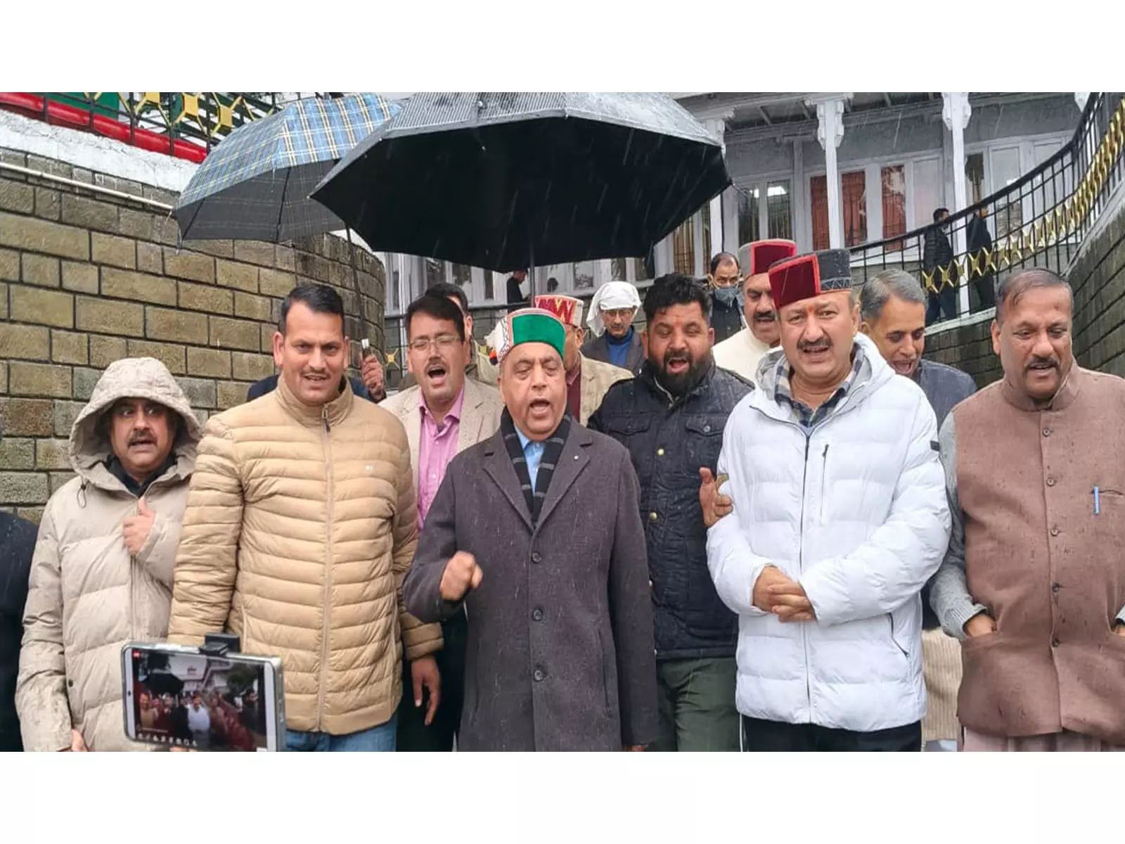 हिमाचल विधानसभा में नशे के मुद्दे पर विपक्ष का वॉकआउट हिमाचल विधानसभा में नशे के मुद्दे पर विपक्ष का वॉकआउट