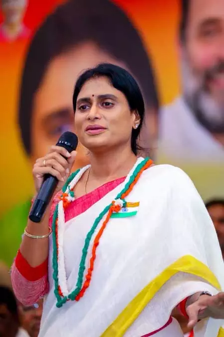 आंध्र प्रदेश: जगन ने शर्मिला के साथ किया अन्याय, मां विजयम्मा का बड़ा बयान आंध्र प्रदेश: जगन ने शर्मिला के साथ किया अन्याय, मां विजयम्मा का बड़ा बयान