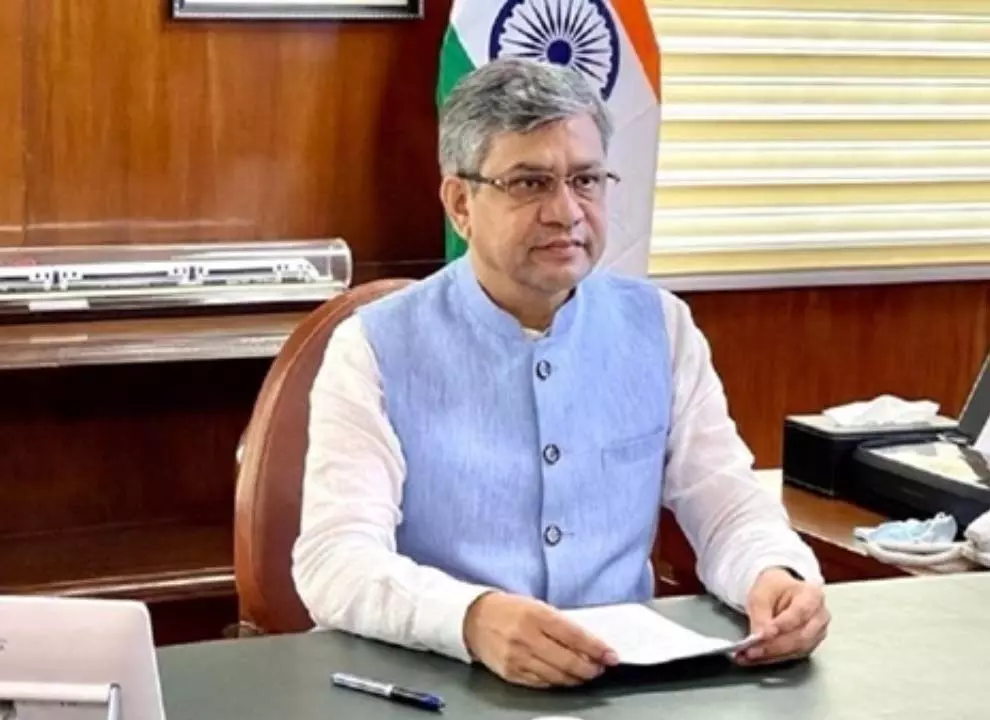 रेल मंत्री अश्विनी वैष्णव ने नई दिल्ली रेलवे स्टेशन पर सुरक्षा और यात्री सुविधा सुधारों की समीक्षा की रेल मंत्री अश्विनी वैष्णव ने नई दिल्ली रेलवे स्टेशन पर सुरक्षा और यात्री सुविधा सुधारों की समीक्षा की