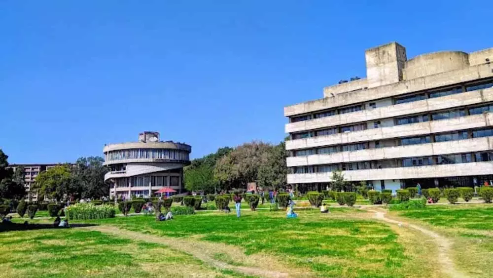 Chandigarh: पंजाब यूनिवर्सिटी कैंपस में अपराध बढ़ा Chandigarh: पंजाब यूनिवर्सिटी कैंपस में अपराध बढ़ा