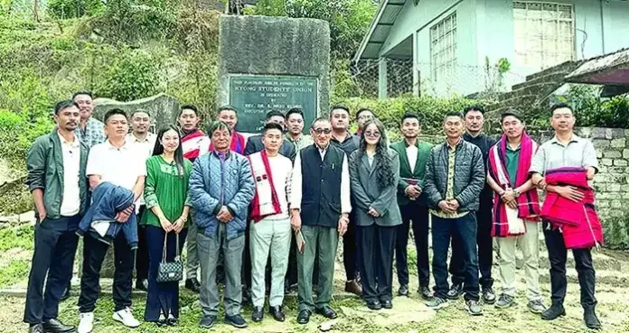 LSU ने फ़ाइल हस्तांतरण कार्यक्रम आयोजित किया LSU ने फ़ाइल हस्तांतरण कार्यक्रम आयोजित किया