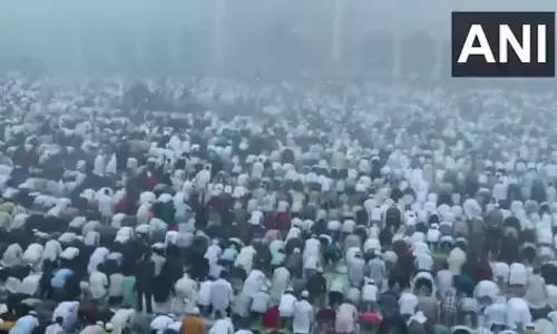 ईद की नमाज के लिए जामा मस्जिद में जनसैलाब, दिल्ली में दिखा उत्साह ईद की नमाज के लिए जामा मस्जिद में जनसैलाब, दिल्ली में दिखा उत्साह