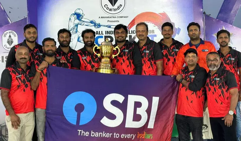 सार्वजनिक क्षेत्र के T20 क्रिकेट टूर्नामेंट में SBI तीसरे स्थान पर रहा। सार्वजनिक क्षेत्र के T20 क्रिकेट टूर्नामेंट में SBI तीसरे स्थान पर रहा।