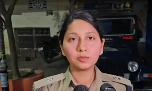 LIVE वीडियो सामने आया: पुलिस की गिरफ्त में कॉलेज में गोली चलाने वाला छात्र, पुलिस की 7 टीमें एक्शन में LIVE वीडियो सामने आया: पुलिस की गिरफ्त में कॉलेज में गोली चलाने वाला छात्र, पुलिस की 7 टीमें एक्शन में