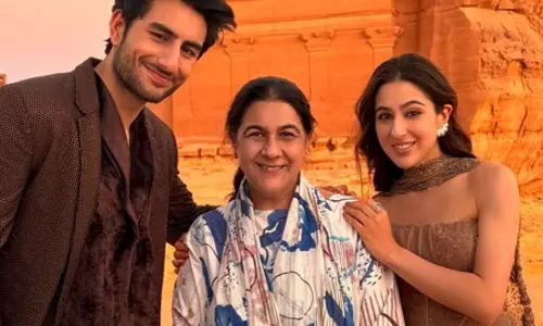 मूवी आउटिंग में स्पॉट हुईं सारा अली अली खान और पलक तिवारी, ओरी विवाद का नहीं दिखा कोई असर मूवी आउटिंग में स्पॉट हुईं सारा अली अली खान और पलक तिवारी, ओरी विवाद का नहीं दिखा कोई असर