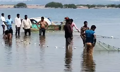Andhra : गोदावरी नदी में पांच इंजीनियरिंग छात्रों की डूबने से मौत Andhra : गोदावरी नदी में पांच इंजीनियरिंग छात्रों की डूबने से मौत
