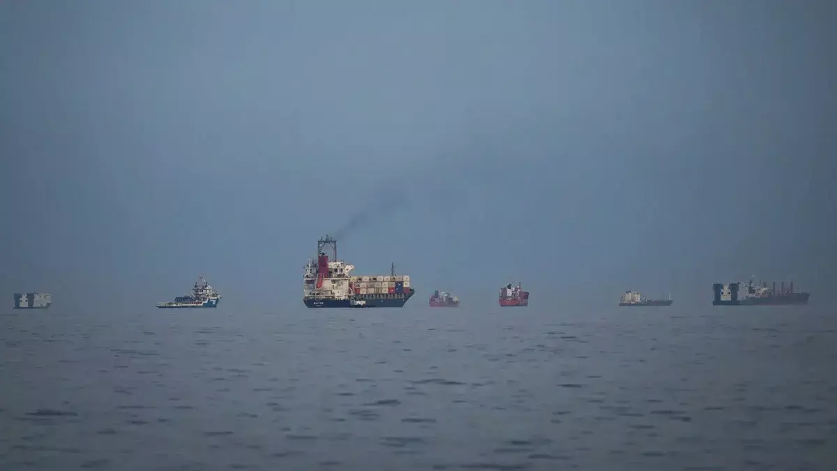 Shivalik and Nanda Devi, दो और भारतीय LPG टैंकर युद्ध प्रभावित स्ट्रेट ऑफ़ होर्मुज़ को पार करने की तैयारी में Shivalik and Nanda Devi, दो और भारतीय LPG टैंकर युद्ध प्रभावित स्ट्रेट ऑफ़ होर्मुज़ को पार करने की तैयारी में