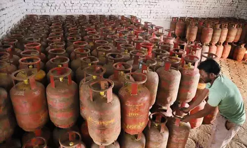 हांसी, Hisar में कमर्शियल जगहों से घरेलू LPG सिलेंडर ज़ब्त किए गए हांसी, Hisar में कमर्शियल जगहों से घरेलू LPG सिलेंडर ज़ब्त किए गए