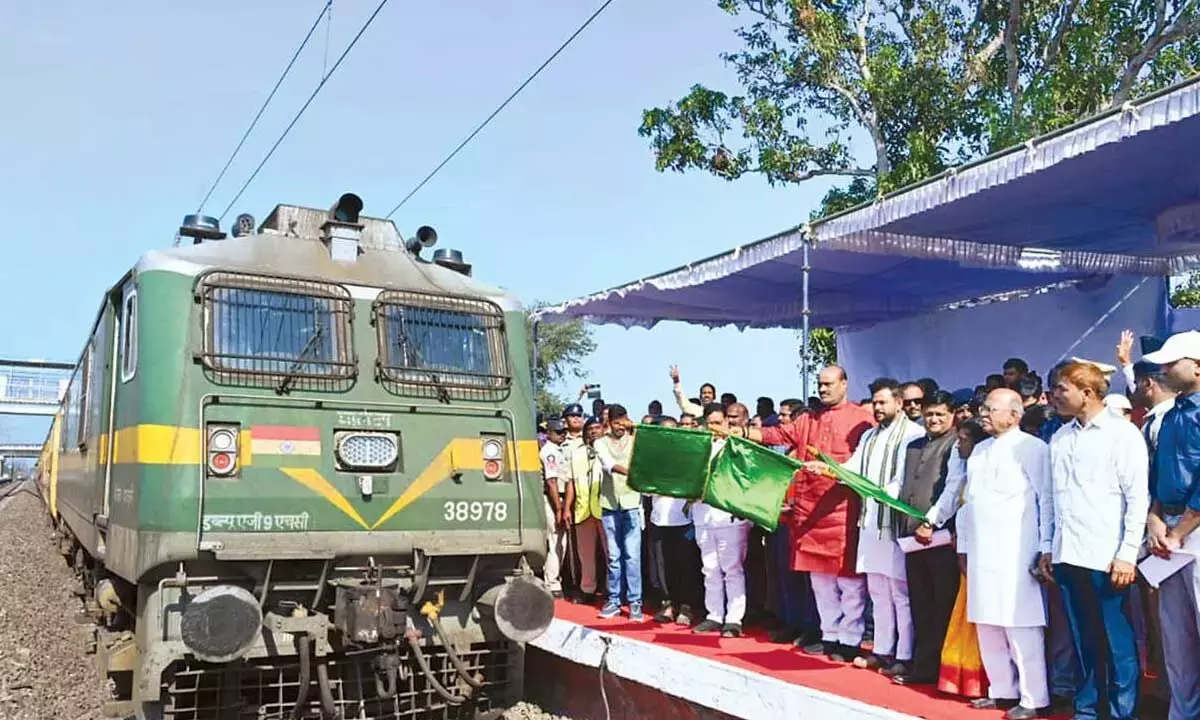 Andhra: श्रीकाकुलम के लिए रेल कनेक्टिविटी को बढ़ावा Andhra: श्रीकाकुलम के लिए रेल कनेक्टिविटी को बढ़ावा