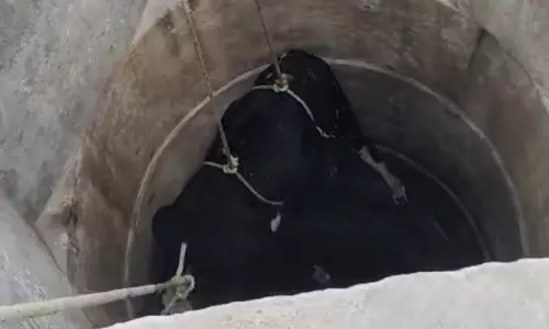 Sirsi : 50 फुट गहरे कुएं में गिरी दो साल की बच्ची Sirsi : 50 फुट गहरे कुएं में गिरी दो साल की बच्ची
