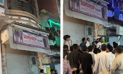 Mumbai : गोवंडी का दर्जी कथित तौर पर ईद से पहले ग्राहकों के कपड़े और एडवांस पेमेंट लेकर फरार Mumbai : गोवंडी का दर्जी कथित तौर पर ईद से पहले ग्राहकों के कपड़े और एडवांस पेमेंट लेकर फरार