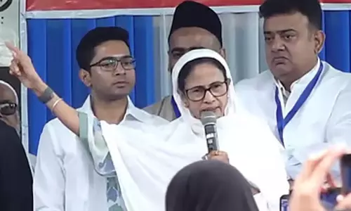 मोदी और BJP वोट देने का अधिकार छीन रहे हैं : Mamata Banerjee मोदी और BJP वोट देने का अधिकार छीन रहे हैं : Mamata Banerjee