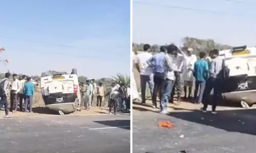 सीहोर में भोपाल-इंदौर हाईवे पर TUV पलटने से पांच लोग घायल; टायर फटने का शक; जांच जारी सीहोर में भोपाल-इंदौर हाईवे पर TUV पलटने से पांच लोग घायल; टायर फटने का शक; जांच जारी