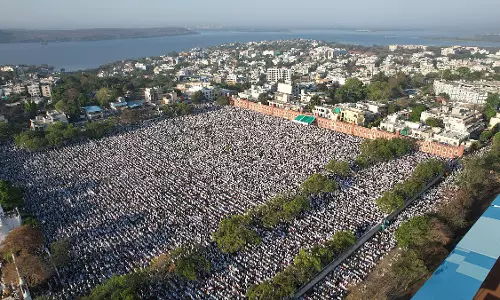 Eid-ul-Fitr 2026: भोपाल और जबलपुर में नमाज़, दान और उल्लास के साथ मनाई गई ईद-उल-फितर Eid-ul-Fitr 2026: भोपाल और जबलपुर में नमाज़, दान और उल्लास के साथ मनाई गई ईद-उल-फितर