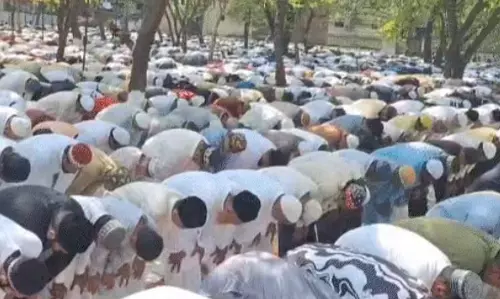 रायपुर, रायगढ़ और बिलासपुर में ईद की नमाज अदा की गई रायपुर, रायगढ़ और बिलासपुर में ईद की नमाज अदा की गई