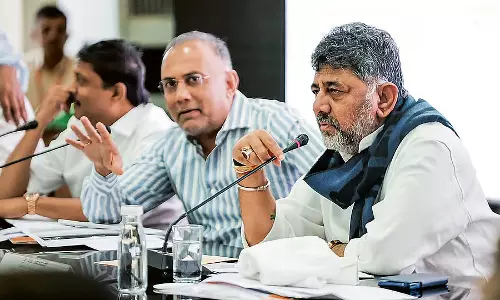 मुख्य सड़कों और उप-मुख्य सड़कों पर सड़क पर व्यापार की अनुमति नहीं: DK